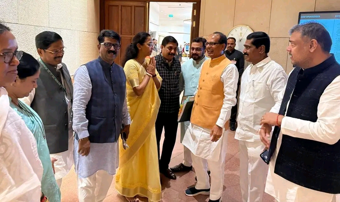 महाविकास आघाडीचे खासदार केंद्रीय कृषिमंत्र्याच्या भेटीला, ही केली मोठी मागणी