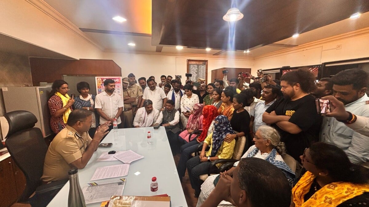 कोथरूड पोलिस ठाण्यात रात्री 3 वाजता पवार