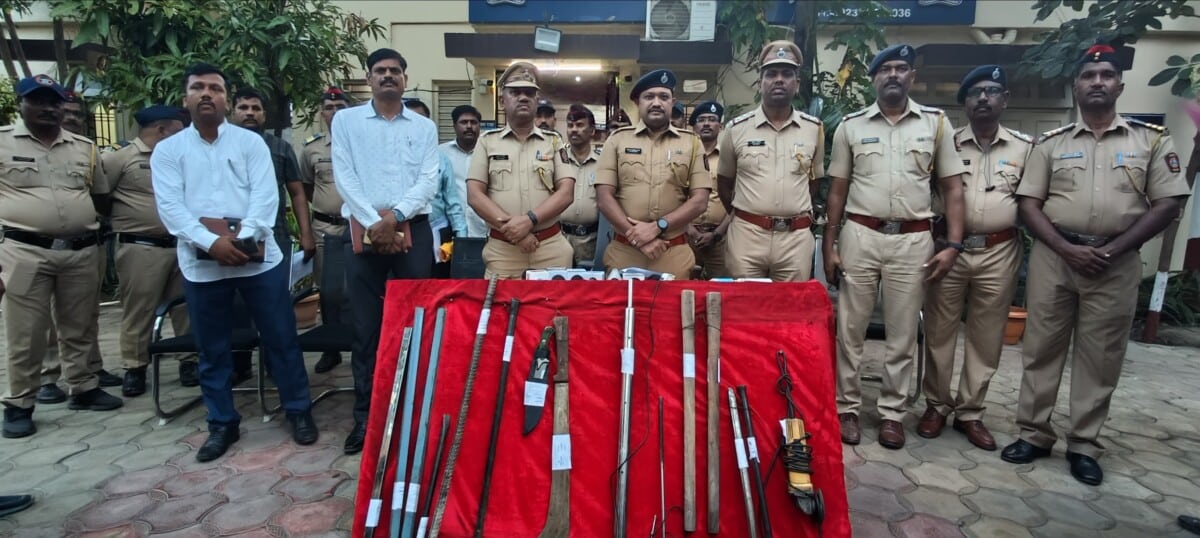 बीड जिल्ह्यातील दरोड्याच्या तयारीत असलेली गुन्हेगारांची टोळी लातूरमध्ये जेरबंद